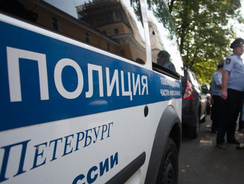 СМИ: в Петербурге мужчина упал с дивана и разбился насмерть