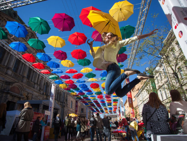 В Петербурге состоится праздничное открытие «Аллеи парящих зонтиков 2017»