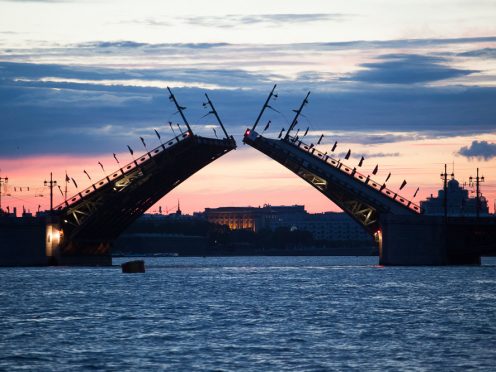 В Петербурге на протяжении трех дней будут разводиться два моста