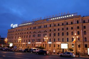 площадь восстания гостиница октябрьская надпись город-герой ленинград реклама втб