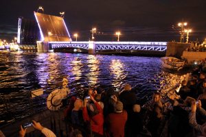 Петербург вошёл в тройку городов, где туристы с детьми предпочитают провести февральские праздники