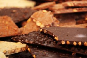 Любитель сладкого похитил из магазина в Адмиралтейском районе 53 плитки шоколада