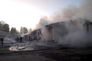 пожар на складе пиломатериалов в посёлке Песочный