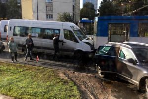 Массовое ДТП с участием общественного транспорта произошло на проспекте Ветеранов