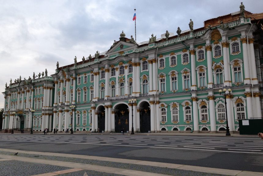 Эрмитаж, Дворцовая площадь, фото Дарьи Скороспеловой / ИА "Диалог"