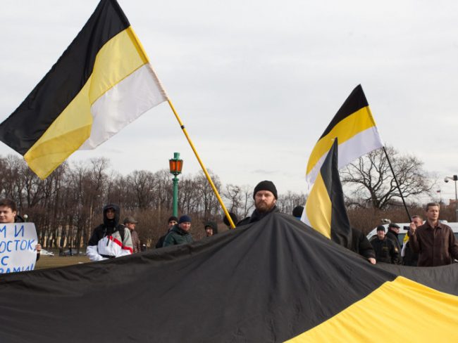 митинг за ввод войск в Крым 09.03.2014, националисты, имперский флаг