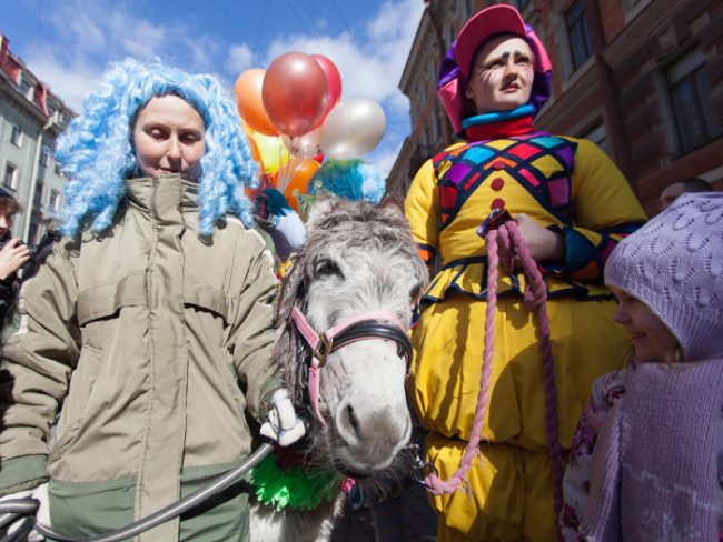 клоуны парад клоун-парад первое 1 апреля ослик