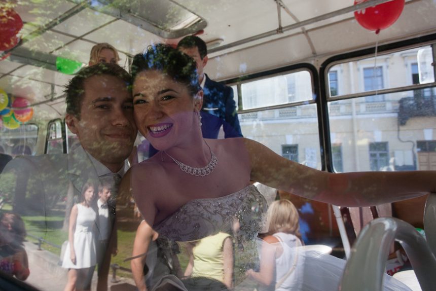 молодожены, день семьи любви и верности жених и невеста