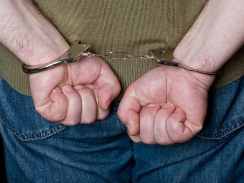 руки в наручниках наручники задержания