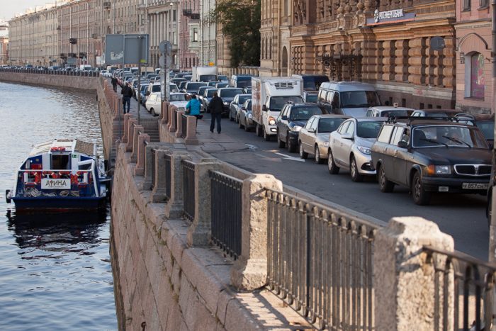 Через 5 метров. Центр Петербурга фотографии загруженность.