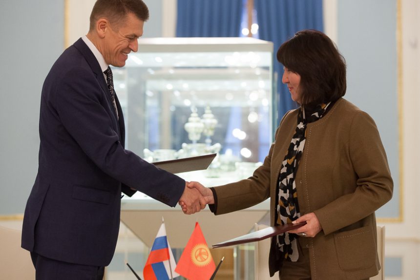 замминистра культуры РФ Владимир аристархов и замминистра минкультуры киргизии Айнура Темирбекова