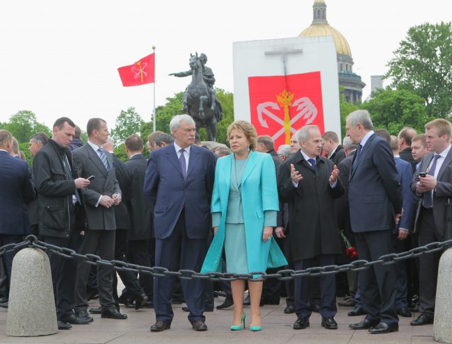 возложение цветов медный всадник