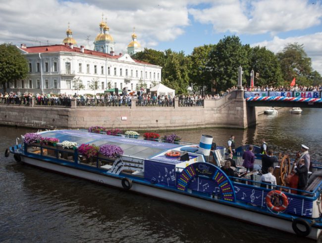 лодки речной фестиваль кораблик крюков канал