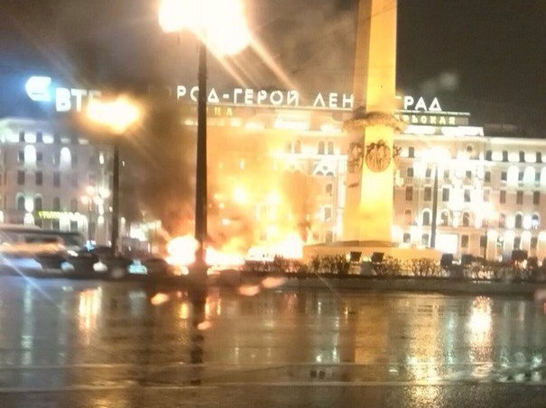 горящий пожар обелиск на восстания