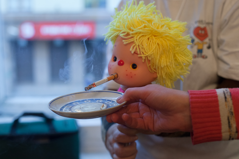 Кукла-курильщик фото: Андрей Куликов / ИА "Диалог"