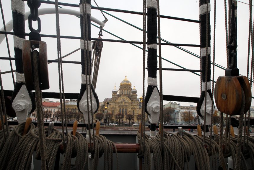 copy_of_I63F0350 парусник корабль крузенштерн церковь васильевский остров