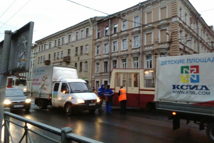 дтп трамвай газель