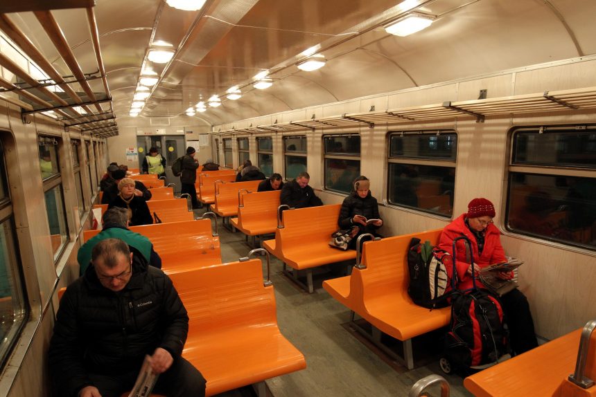 электричка, пассажиры, железная дорога