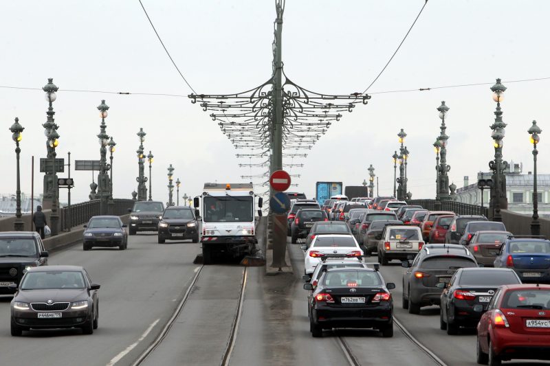 дорожный пылесос комитета по благоустройству троицкий мост уборка очистка улиц