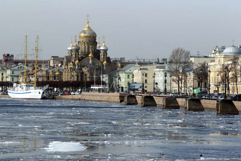 нева ледоход лёд яхта юный балтиец подворье оптиной пустыни