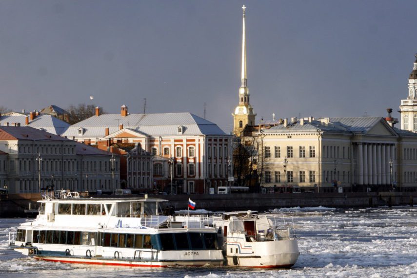 речные суда нева лёд кунсткамера академия наук петропавловская крепость
