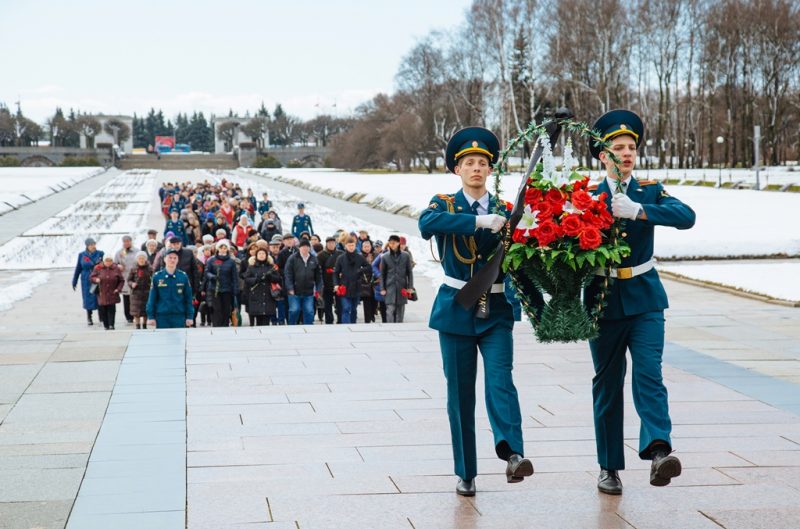 блокадный трамвай 15 апреля пискарёвское мемориальное кладбище