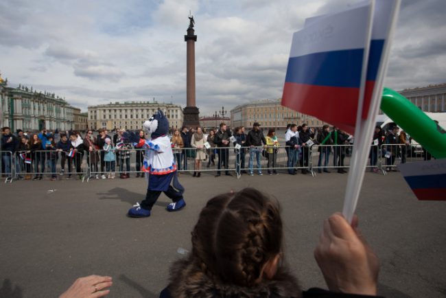 флэшмоб чемпионат мира по хоккею дворцовая площадь лайка байкал