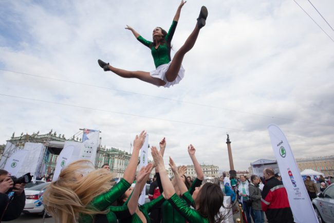 флэшмоб чемпионат мира по хоккею дворцовая площадь девушки чирлидеры