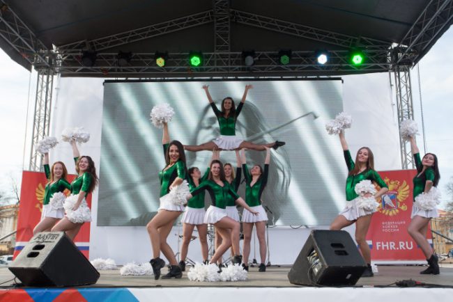 флэшмоб чемпионат мира по хоккею дворцовая площадь девушки чирлидеры