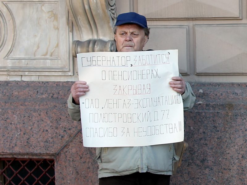 пенсионер евгений герлинский пикет против закрытия газозаправочной станции перед законодательным собранием зс