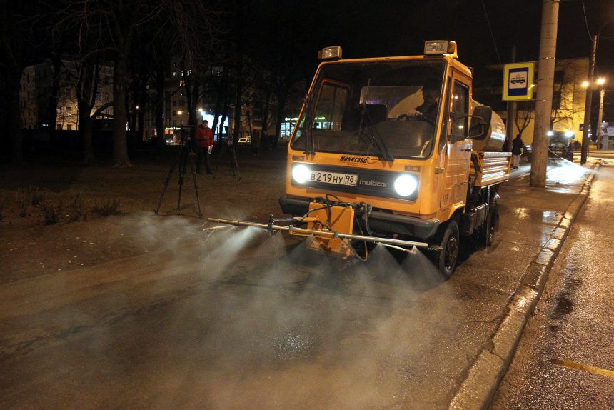 уборка улиц дорог тротуаторов дорожная техника поливочная машина