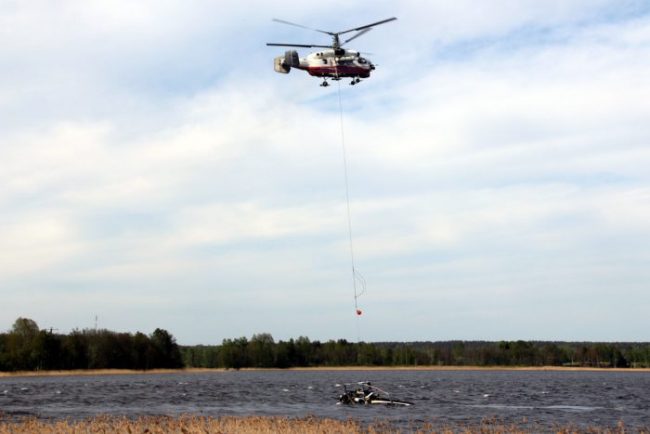 подъём разбившегося вертолёта из озера суходольское крушение авария чп гу мчс по ленобласти