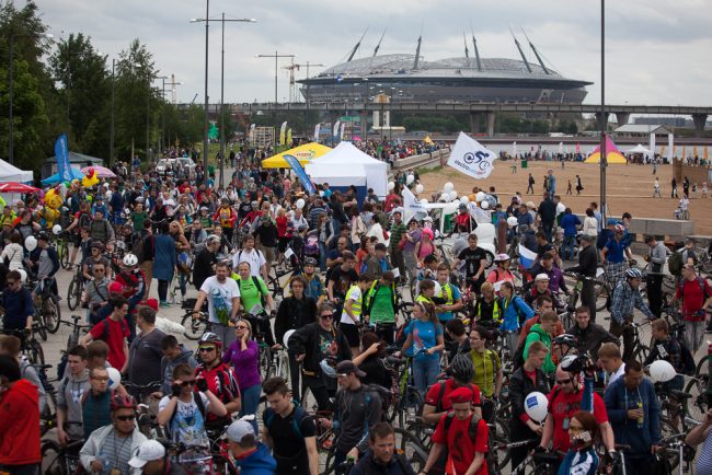 парк 300-летия толпа большой велопарад 2016 велосипедисты велодвижение