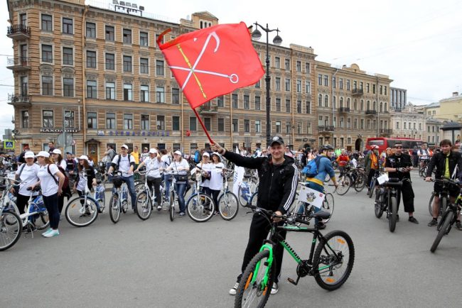 большой велопарад 2016 велосипедисты велодвижение флаг санкт-петербурга