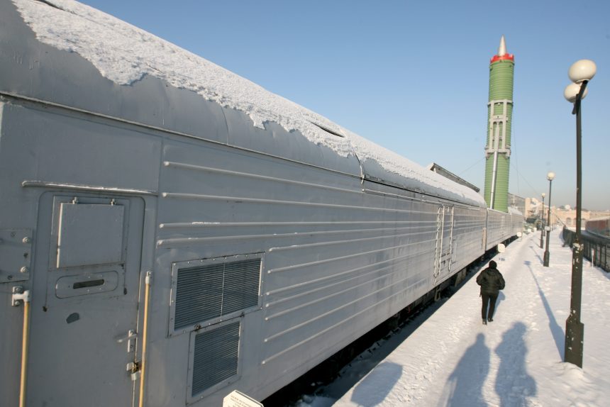 боевой железнодорожный ракетный комплекс молодец музей железнодорожной техники варшавский вокзал