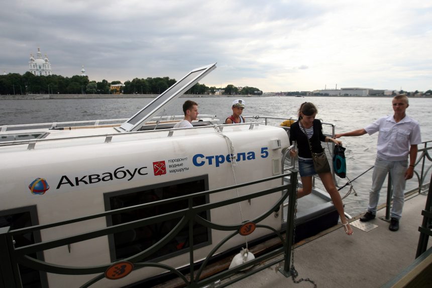 аквабус водное такси водный транспорт нева причал смольный собор
