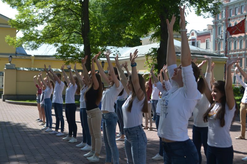 зарядка, физкультура, спорт на открытом воздухе