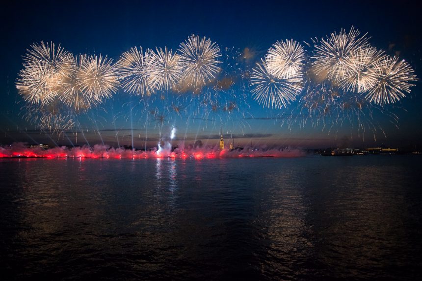 алые паруса салют