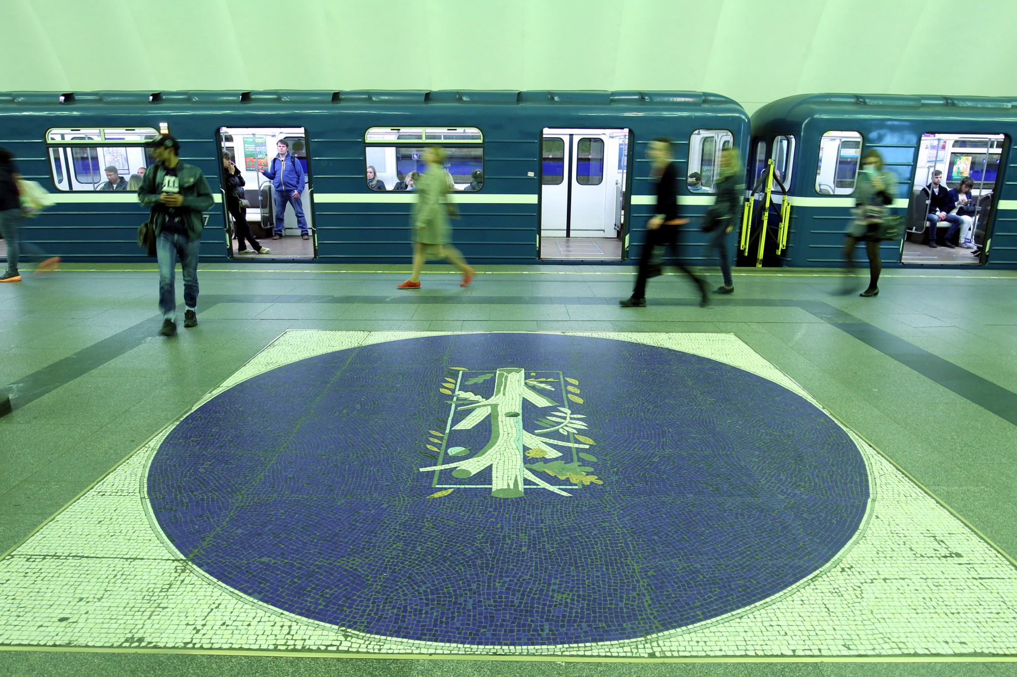 Станция метро Озерки