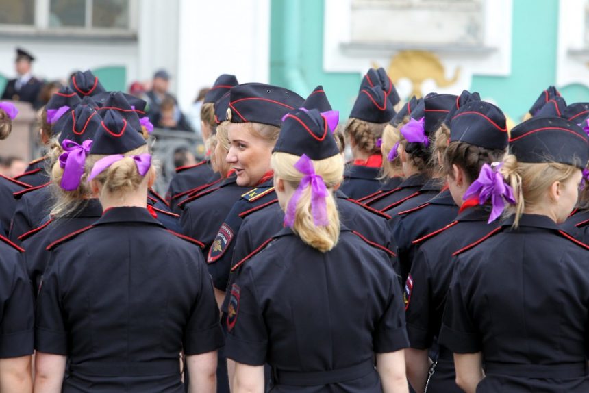 дворцовая площадь выпуск университета мвд курсанты полиция девушки