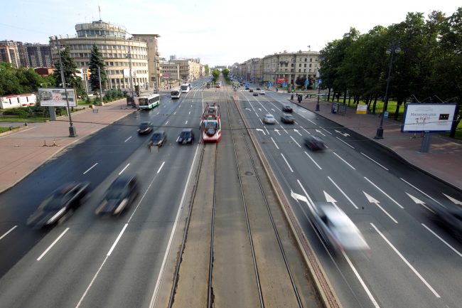 московский проспект автомобили движение скорость трамвай здание администрации московского района