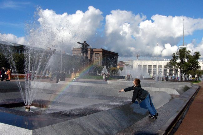 фонтаны  площадь ленина финляндский вокзал дети