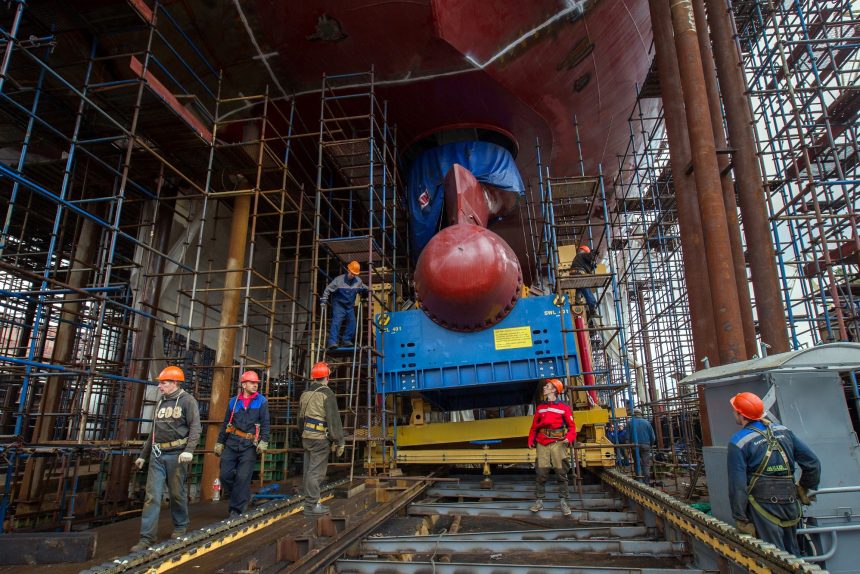 балтийский завод строительство ледокола виктор черномырдин