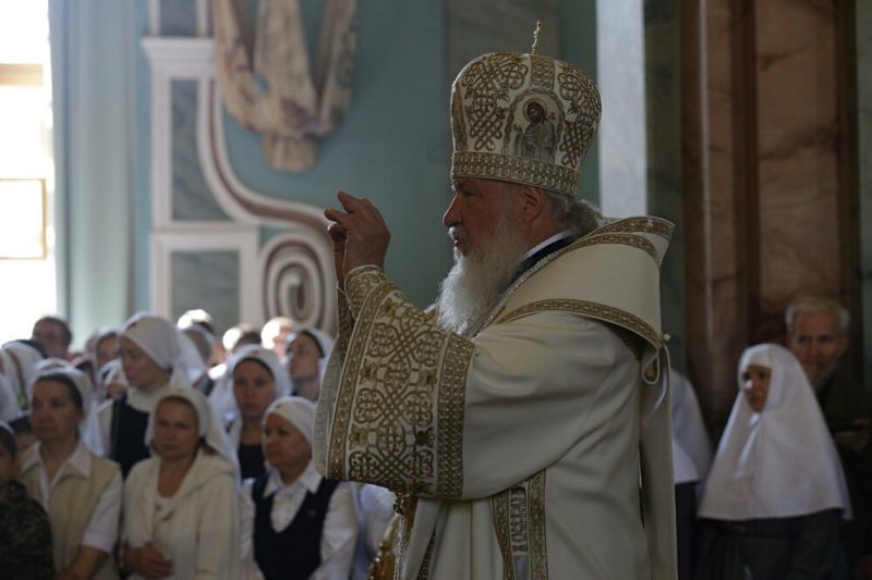 богослужение в петропавловском соборе патриарх кирилл церковь рпц