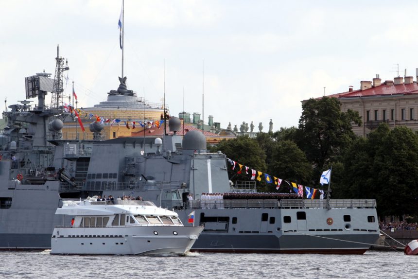 день военно-морского флота вмф парадный строй кораблей фрегат адмирал эссен