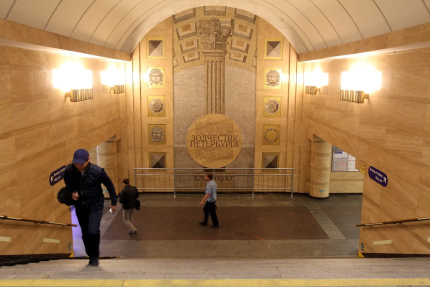 станция метрополитена спасская