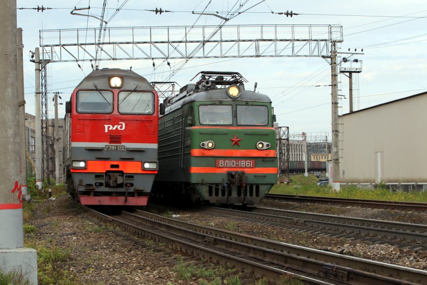 окружная железная дорога железнодорожная станция цветочная поезд состав тепловоз 2тэ116у электровоз вл10