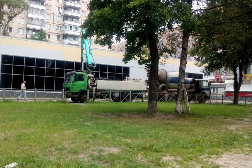 уплотнительная застройка строительство торгового центра проспект художников 26 корпус 2 бетономешалка