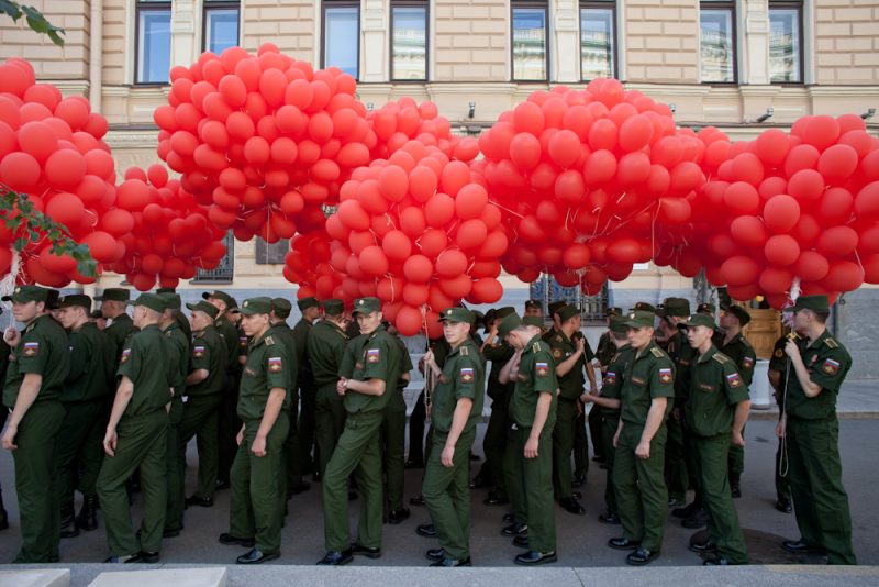 день флага военные с шарами