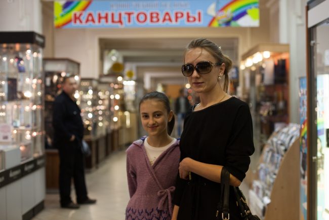 Паулина, учится в академии Вагановой, 12 лет и Марина, "состоит на службе государевой"